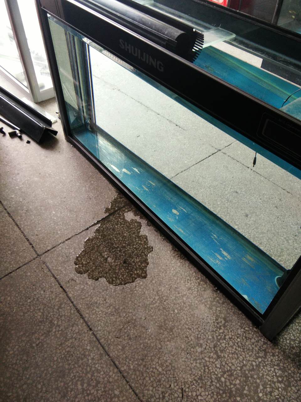 森森鱼缸底滤漏水,鱼缸漏水补胶教程