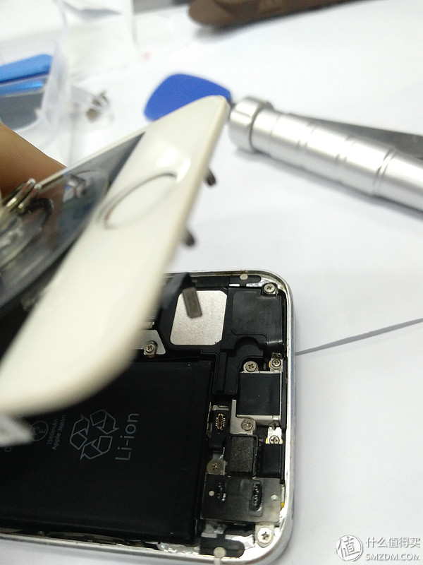 iphone5s摇动机身有响声,苹果手机振动失灵自己反复震动