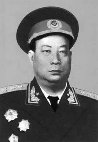 梁家辉饰演的独臂将军贺炳炎,独臂将军贺炳炎纪念馆讲解