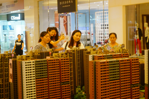 实拍深圳楼盘,实拍房地产出售中心