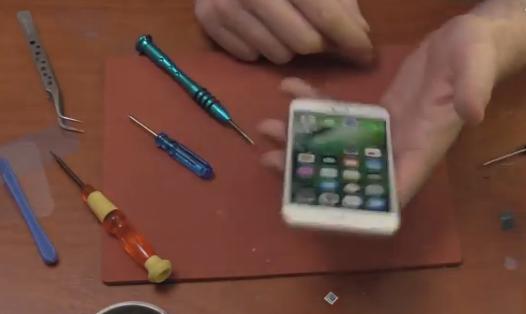 一国外男子在华强北组装了台iPhone6s，网友：价格真便宜