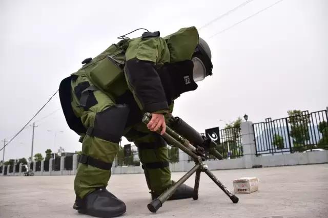 真正的拆弹专家视频,拆弹专家怎么过