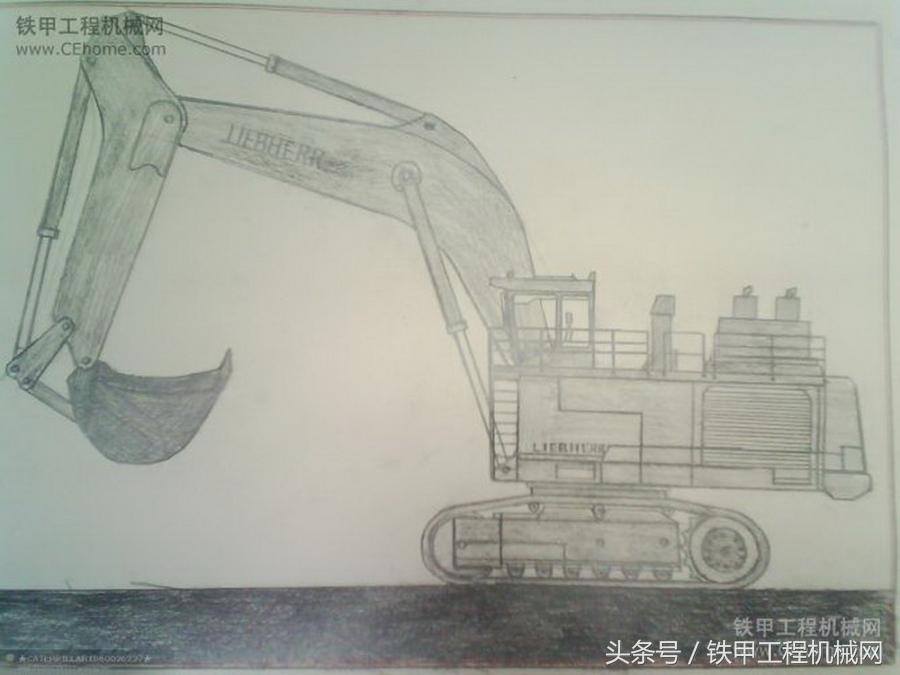 大学生坚持8年每天画挖掘机，现已达到“大师”级别！