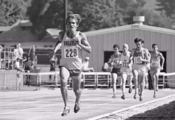 拉里·伯德之后美国白人球星几乎绝迹，乔丹一手遮天，征服所有黑人白人球迷