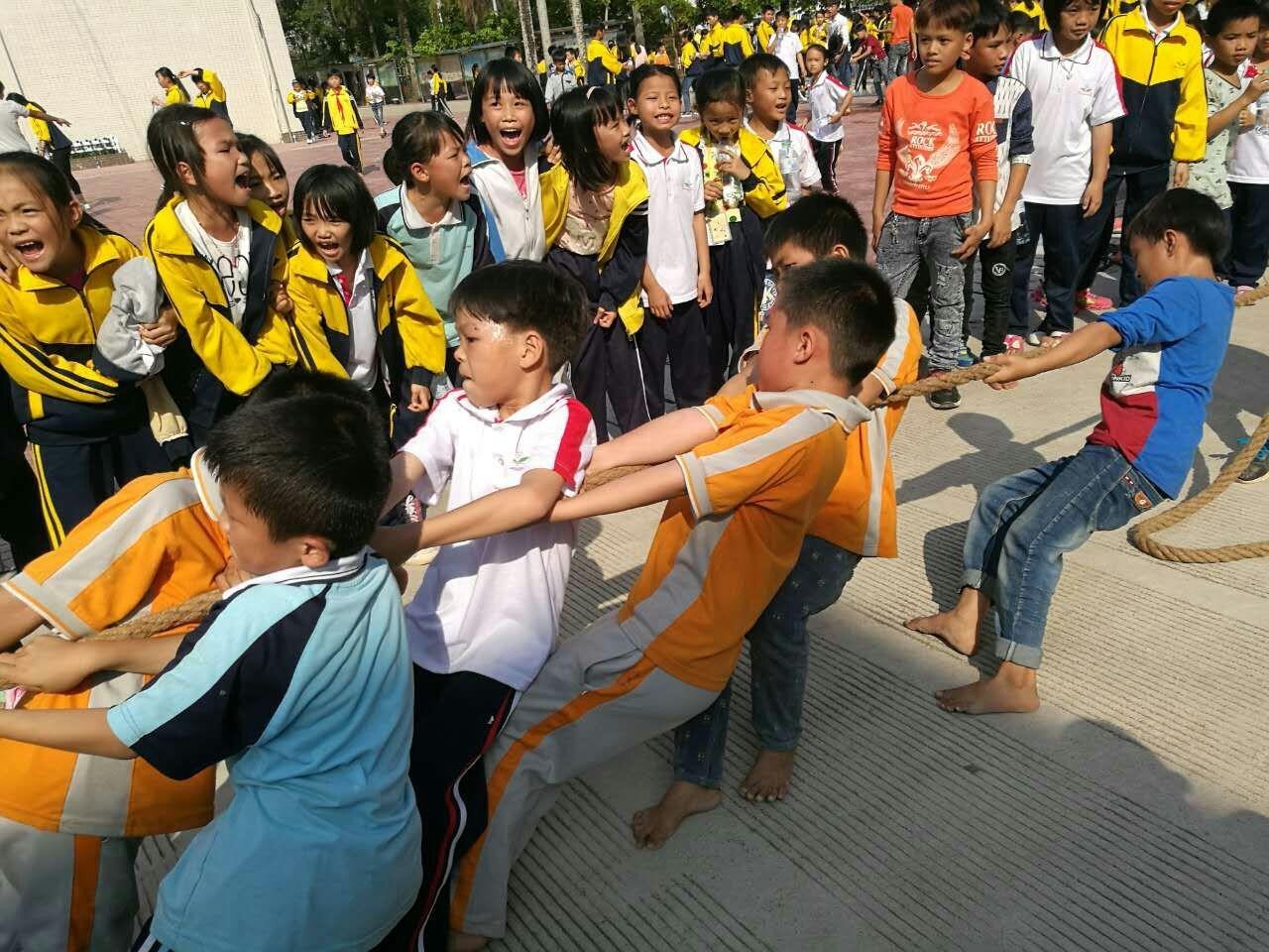六一戴红领巾仿佛自己回到了童年,戴红领巾庆祝六一