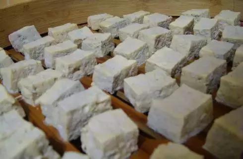就因为豆腐乳太咸，你就不吃了？！它的好处多到你想象不到！