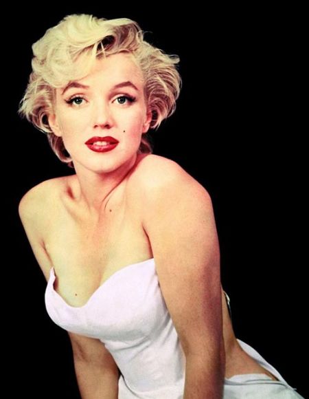 赫本和玛丽莲梦露谁更好看,凭啥让赫本和梦露都如此迷恋