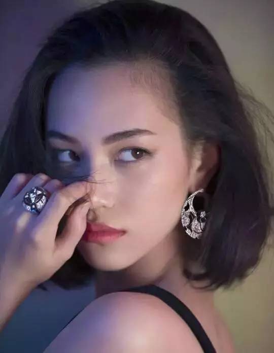 自从买了这些化妆品，我发现自己越来越像水原希子了……