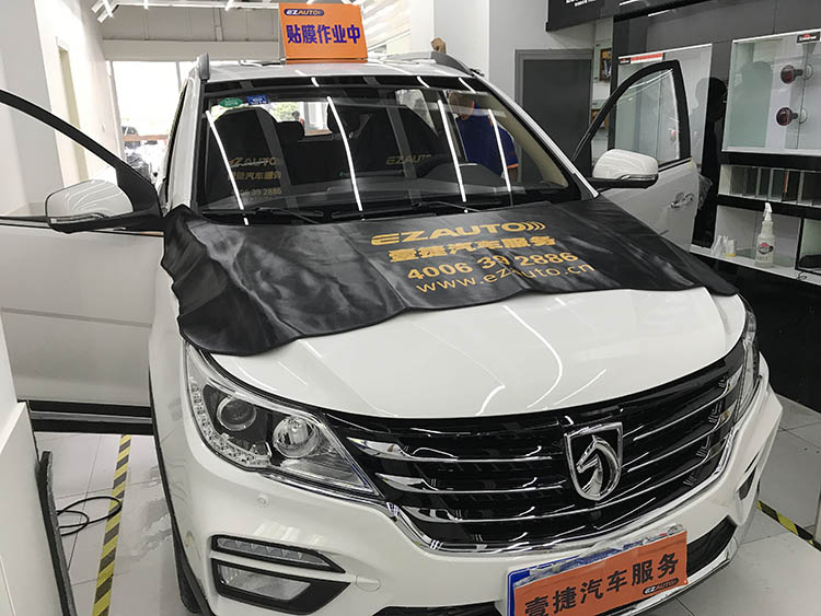 贴膜贵还是喷漆贵,汽车价格昂贵