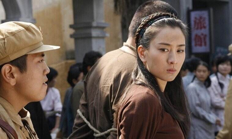 抗日女兵杀鬼子,心爱的女人只身一人去刺杀土匪