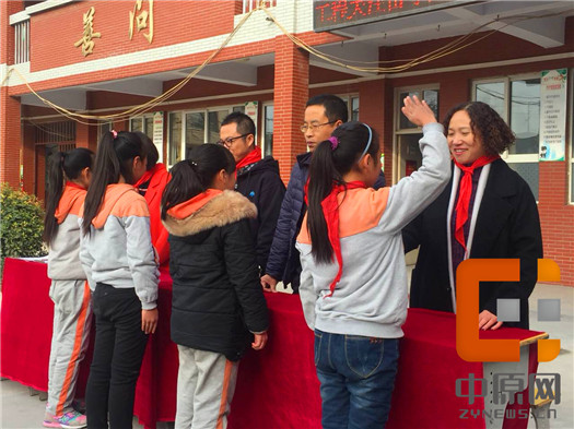 传递爱心，关爱学子——学而思爱心图书室落户店后希望小学