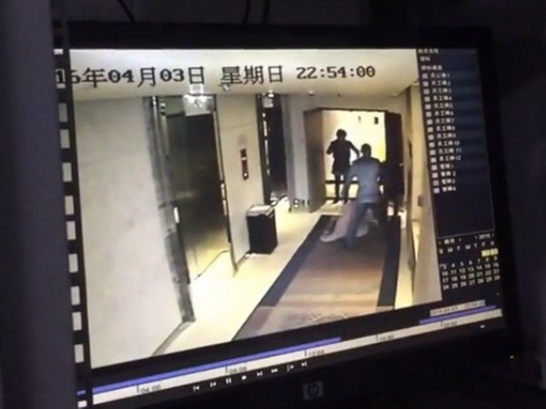 遇到强行拖拽女孩应当怎么办,女孩被陌生人强行拖拽怎么办