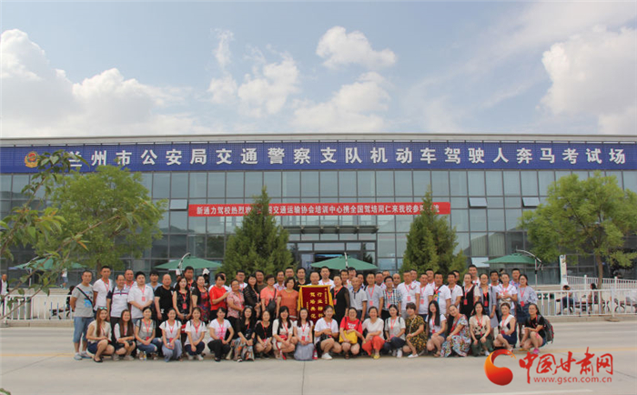 爱心汇聚助力学子扬帆逐梦,爱心汇聚公益传递美好