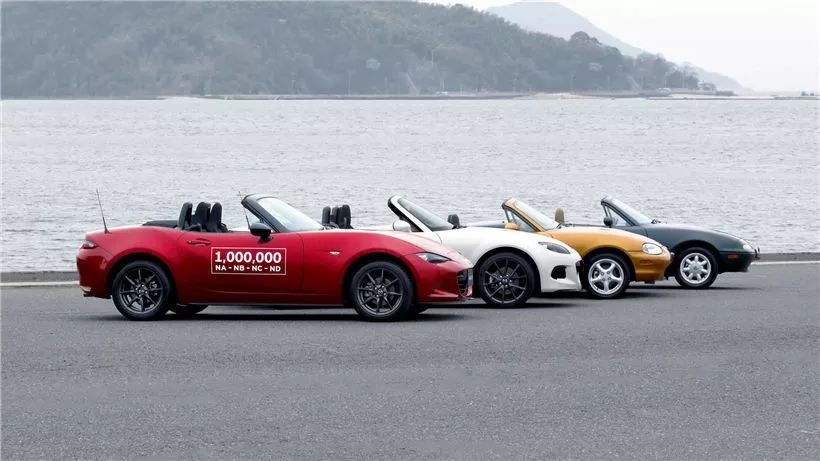 磨砂黑敞篷马自达mx-5,马自达双门跑车mx-5街拍