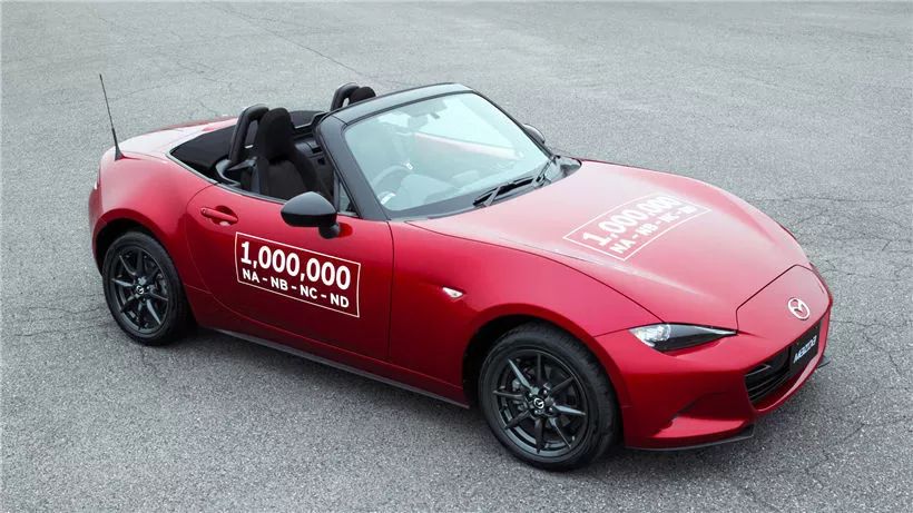 磨砂黑敞篷马自达mx-5,马自达双门跑车mx-5街拍