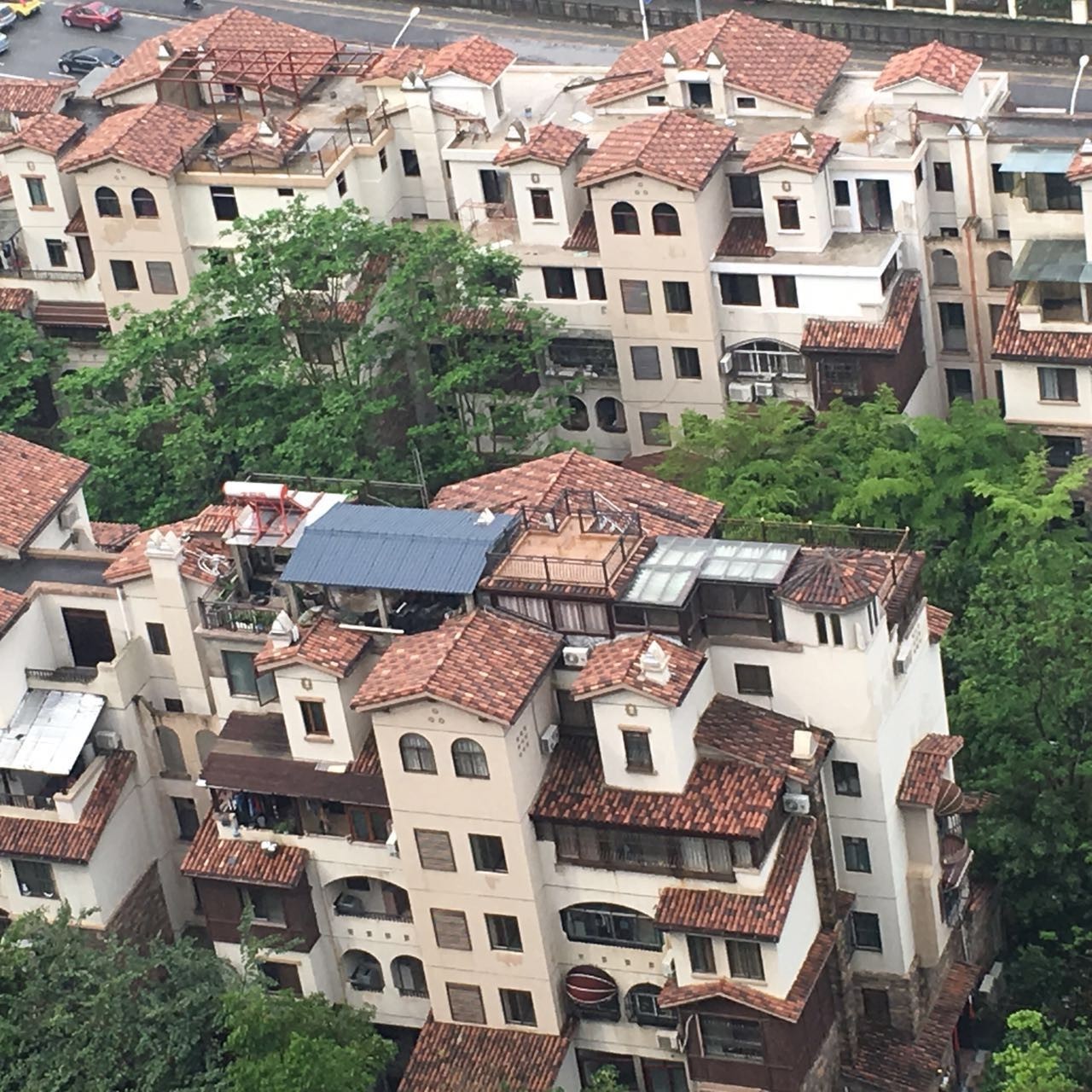 山语城楼顶违建,山语城违章建筑拆除