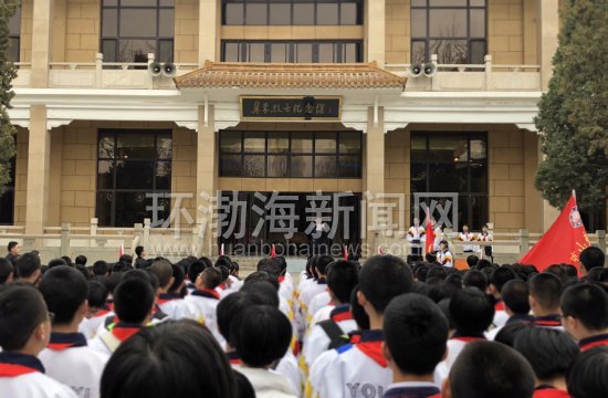 烈士纪念碑唐山图片,烈士陵园儿童缅怀先烈照片