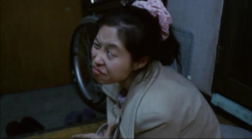 小混混爱上智障女，两个残疾人的性欲与爱情，都被它展现得很刺骨