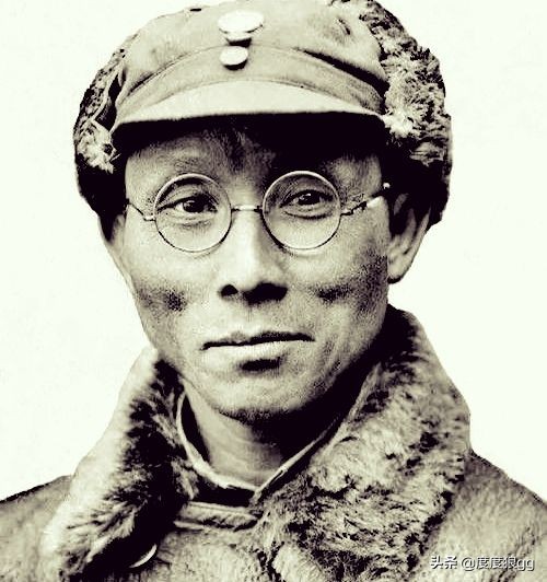 *剑英叶**副官持火漆信寻找项英，陈毅问能给我看看吗？顾玉良：不行