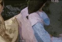 40岁女性胡须明显怎么改善,女性长胡须是什么原因引起的