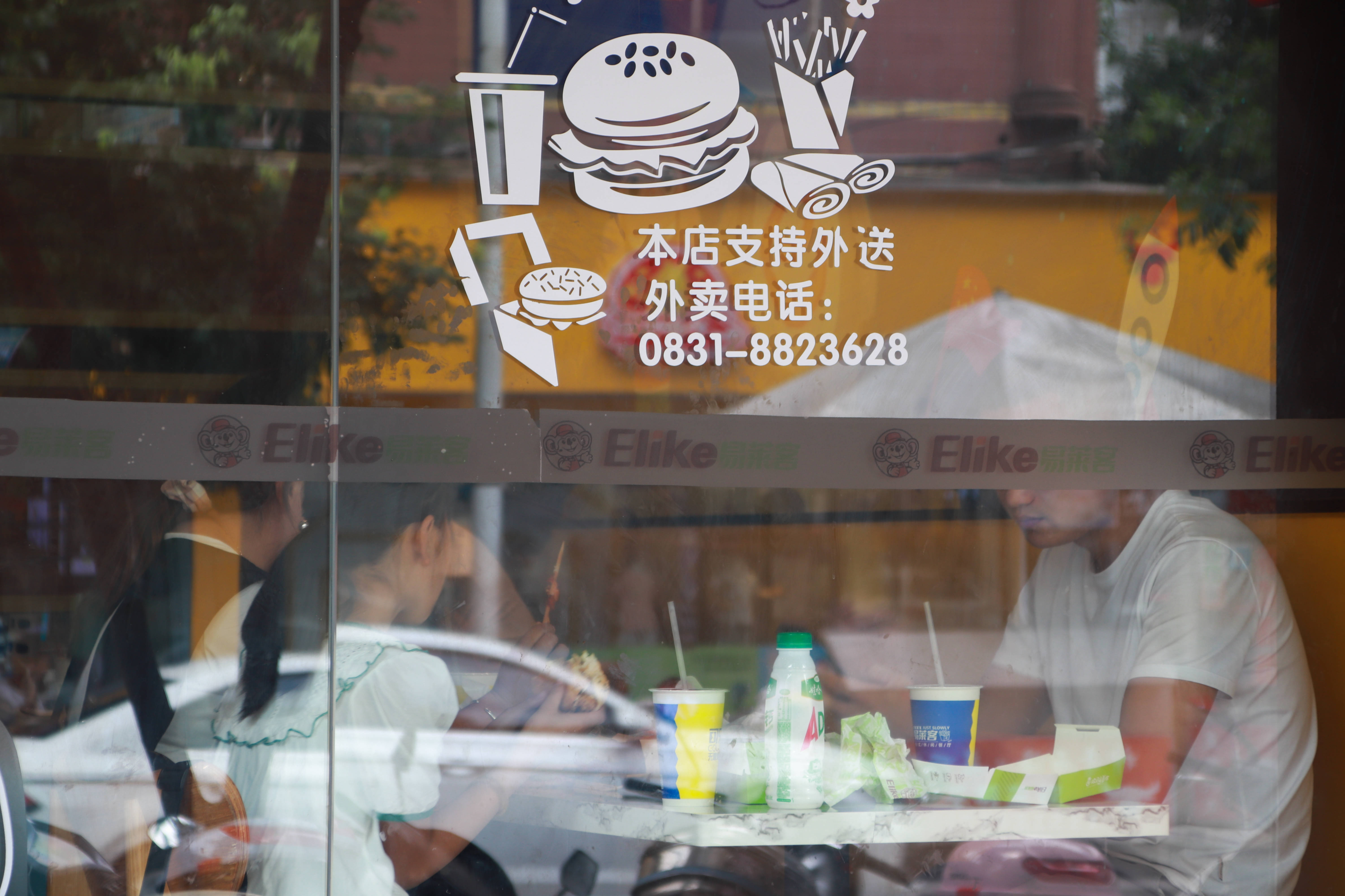 在大学附近开汉堡店有什么优势？