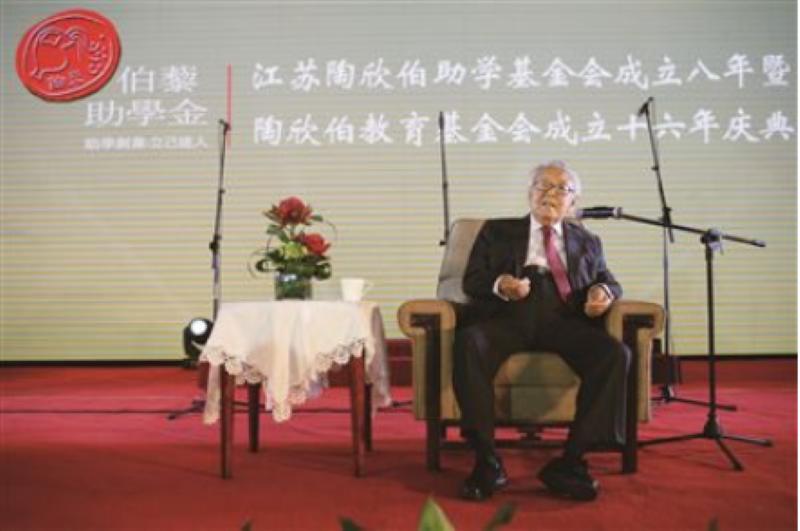 要求资助学生必回国的富商走了，缔造中国第一高楼撑起南京人面子