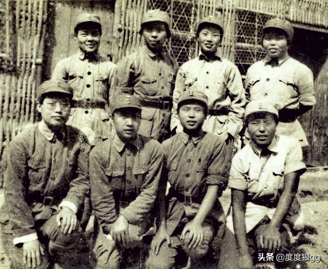 *剑英叶**副官持火漆信寻找项英，陈毅问能给我看看吗？顾玉良：不行