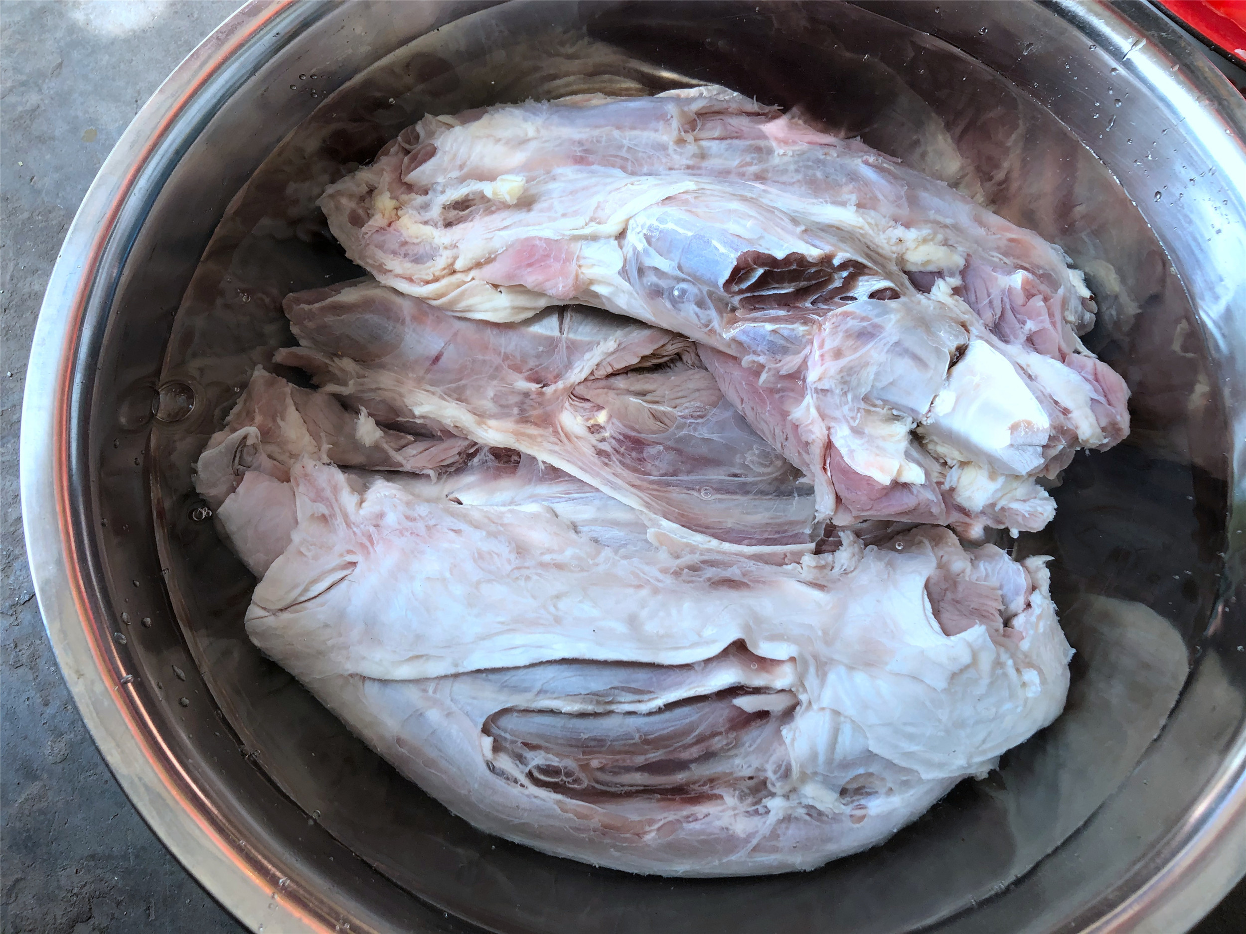卤牛肉怎么腌制才能腌透,卤牛肉怎样卤出来的牛肉鲜嫩好吃