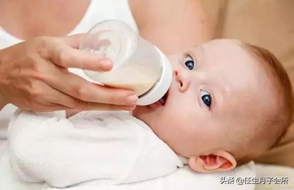 宝宝呛奶后果严重，新手妈妈必知的急救方式