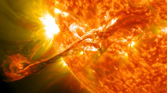10亿年后，太阳或将把地球烤干，生物都将毁灭，人类该怎么办？