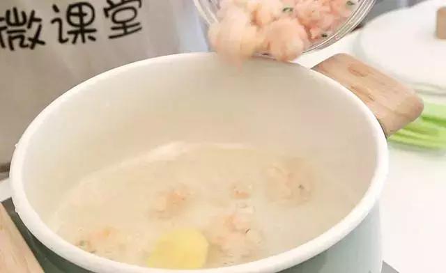 虾丸和黄瓜皮蛋汤,宝宝辅食虾丸汤九个月做法