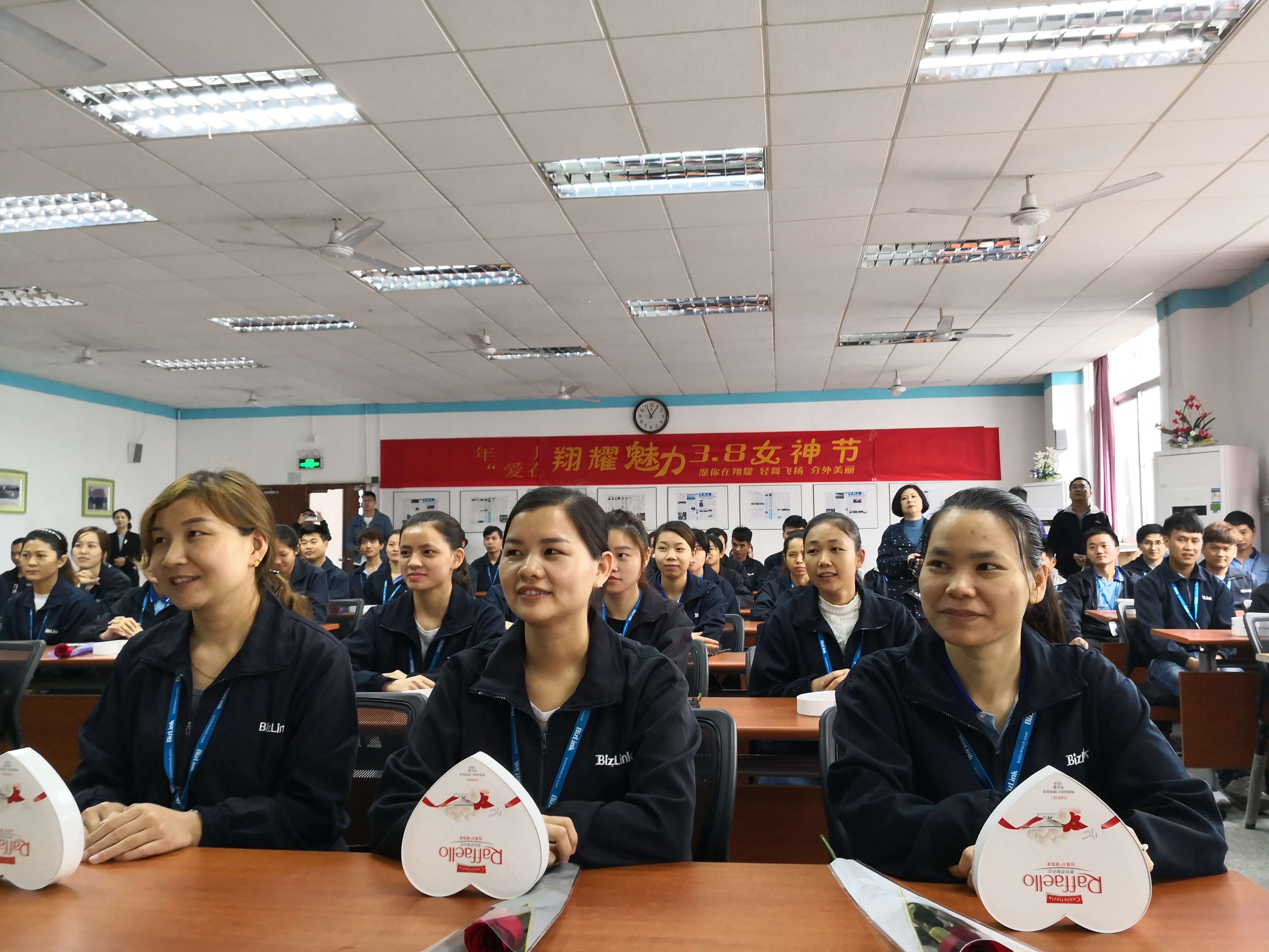 员工感谢公司爱心资助送锦旗,企业送锦旗致谢表真情