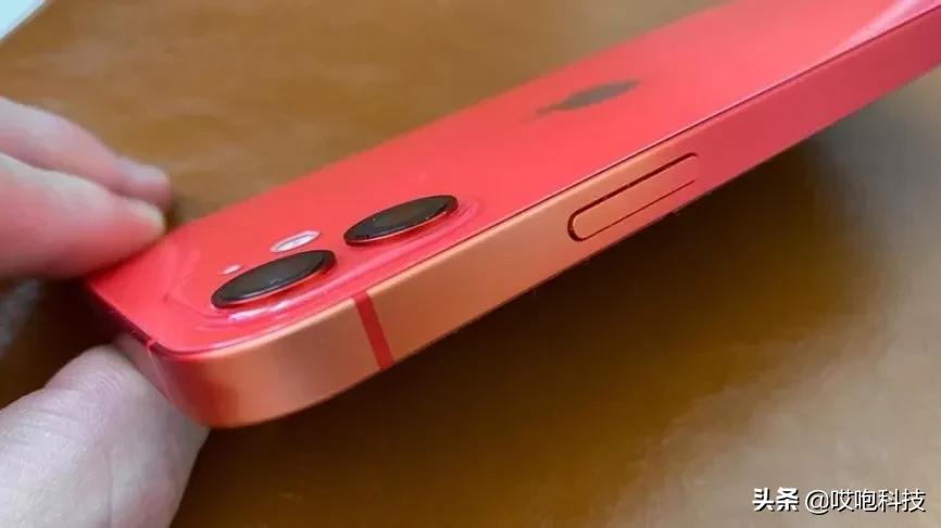 iphone12边框掉漆氧化,iphone12边框褪色