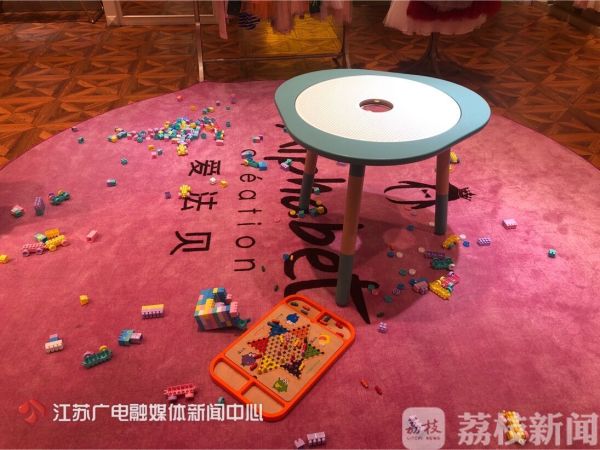 小孩在店里摔倒店里有责任吗,小孩在店内摔倒店家的责任