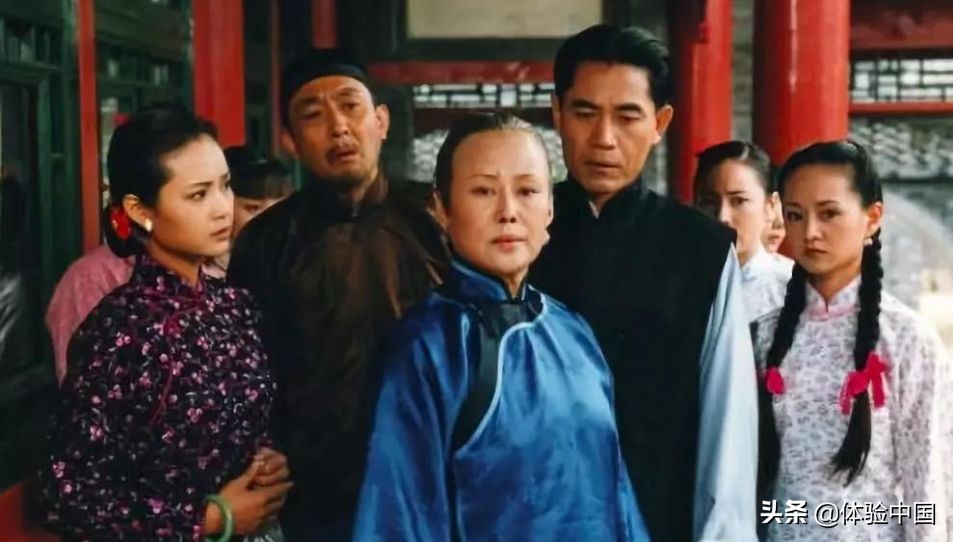 神剧《大宅门》，讲述了北京同仁堂的故事，也预言了当今的流行词