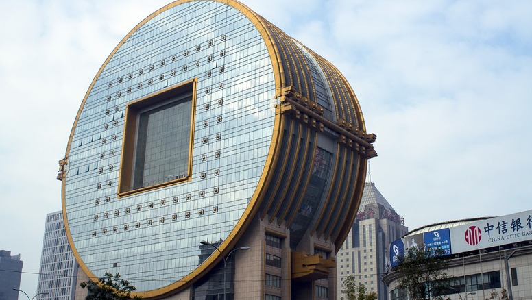 沈阳“独特”的建筑，曾被评为最丑建筑，“古钱币”到底输在哪里