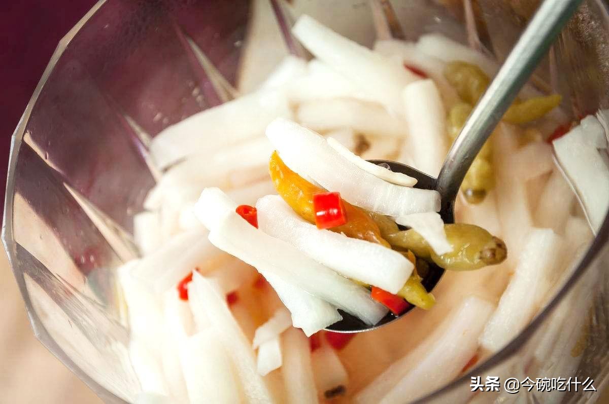 风味独特的四川泡菜制作及养护法，见证一坛传家泡菜的诞生