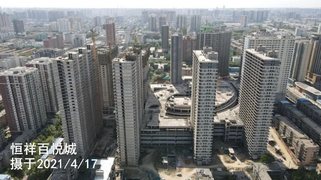 站在郑州这座烂尾楼下，抽了半小时烟