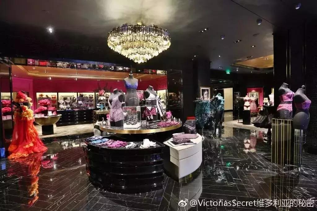 “性侵”“炒作”玩砸招牌，火遍全球24年的“看胸大秀”终于停