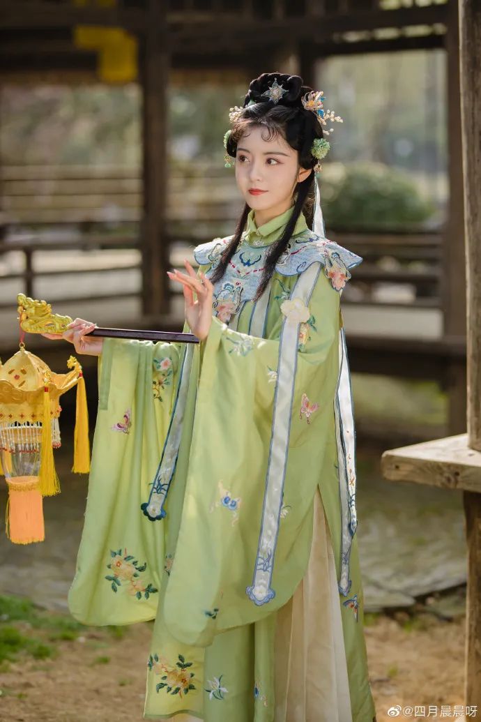 00后女孩演绎四大名著美女，凭一个造型火出圈，200万网友点赞