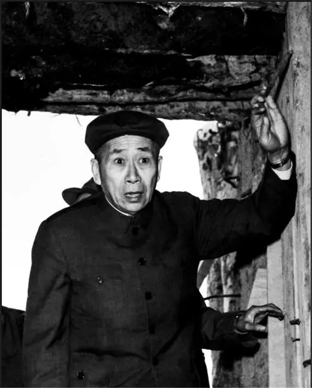 这个王牌军真野，援朝未带*器武**，师副政委率部“抢”驻地*火军**库