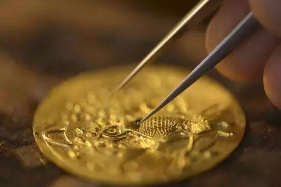 同样是黄金色泽为什么不一样,同样的工艺为什么黄金颜色不同