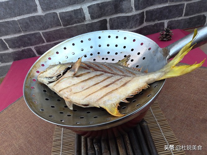 鲁菜熏鲳鱼最正宗的做法,鲳鱼浙江最正宗的做法
