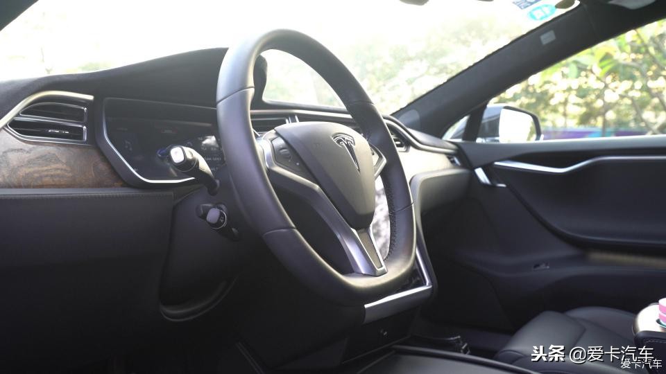 老款特斯拉modelsp100d续航,第一次买车特斯拉