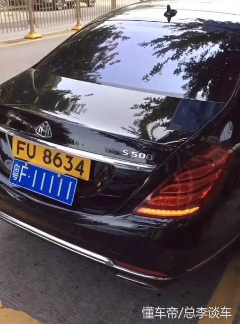 迈巴赫的车牌是什么颜色,迈巴赫200多万的车叫什么