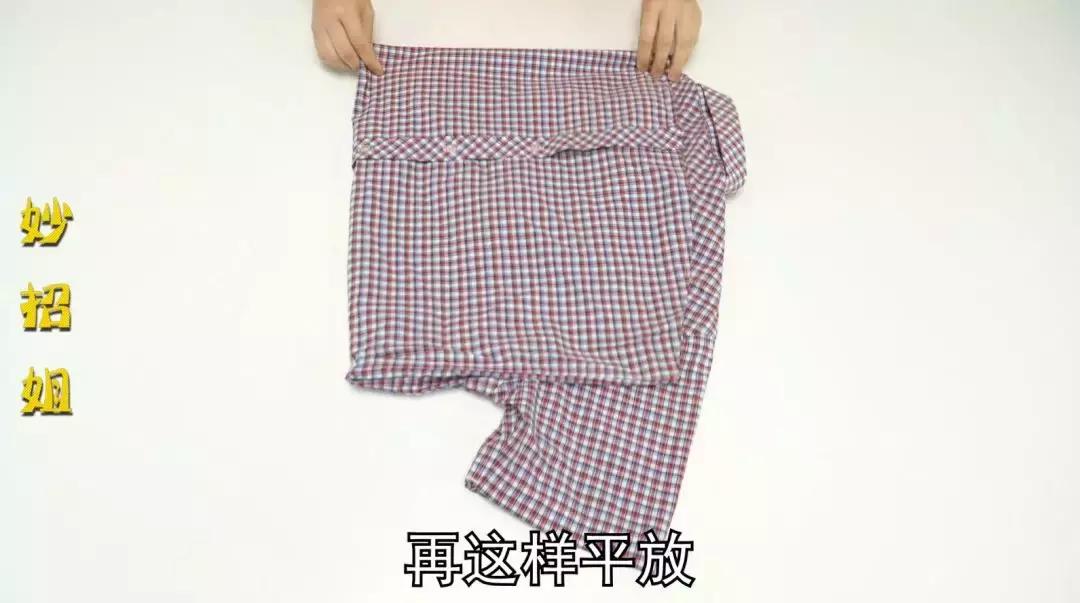 快速叠衣服的正确方法简单又好看,三秒快速叠衣法图解