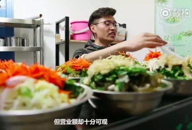 这些大学生太能赚钱了，不服不行啊？