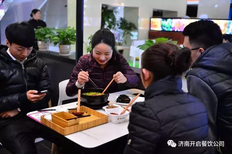 蒙自过桥米线小镇哪家好吃,云南过桥米线与蒙自过桥米线