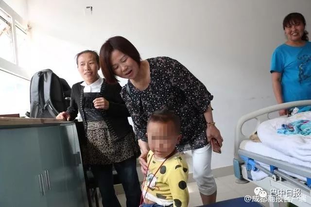 还记得患重病左腿3个大窟窿的通江男童吗？有他的最新消息了！