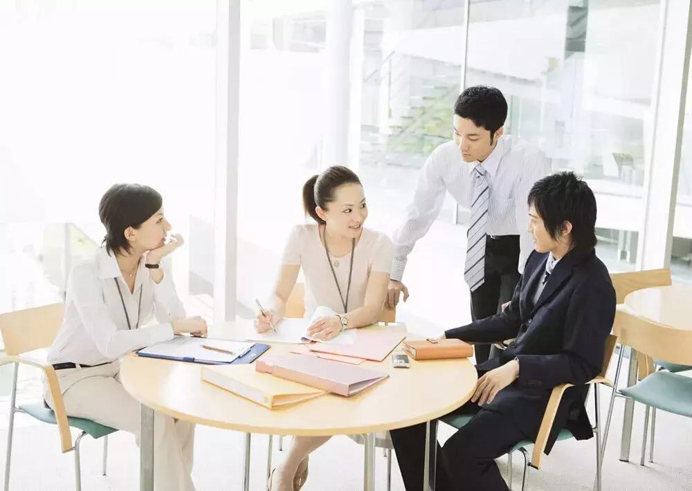 女性碰到职场“*规则潜**”，该如何应对？